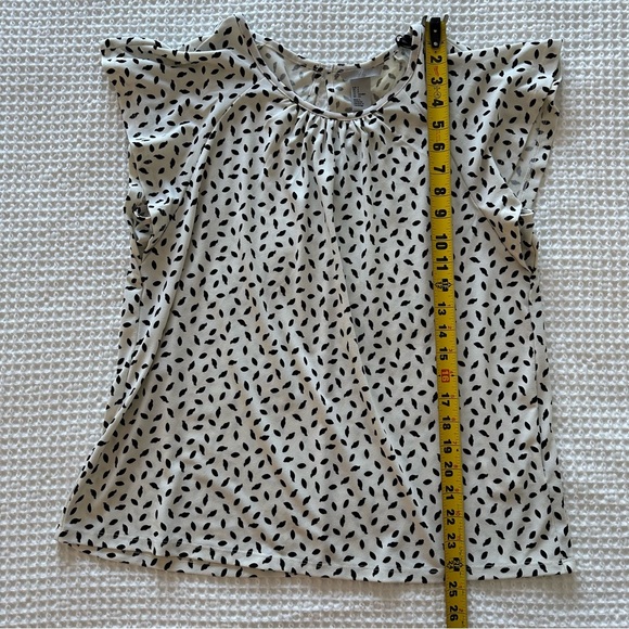 H&M Blouse Women’s Size S White Black Dot Print Flutter Cap Sleeve Lightweight - Picture 8 of 10